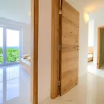 Rossa فيلة Županje